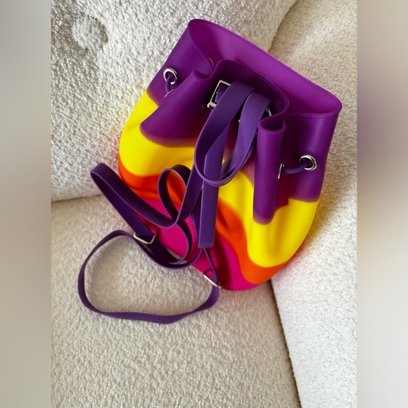 Silicone Backpack - Picture 2 of 3